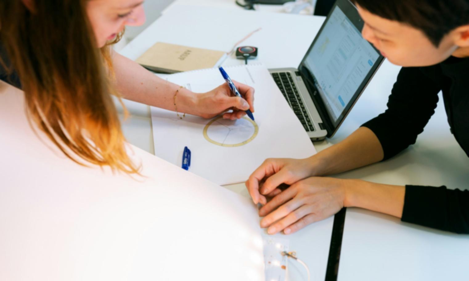 Atelier collaboratif de budgétisation avec échanges entre participants